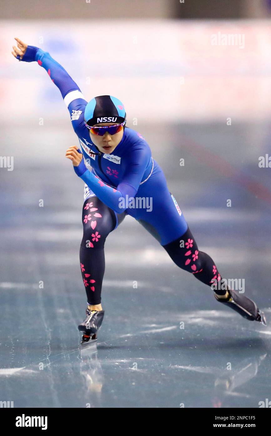 Miho Takagi, a Japanese speed skater and the 2018 Olympic medalist, competes during the ladies 1000m of All Japan Speed Skating Single Distance Championships at Nagano Olympic Memorial Arena (M-WAVE) in Gagano on October 24, 2020. Takagi won the event. ( The Yomiuri Shimbun via AP Images ) Banque D'Images