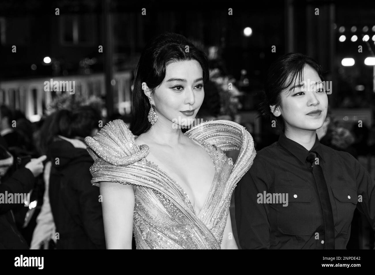 Berlin, Allemagne. 25th févr. 2023. Lee Joo Young et Fan Bingbing arrivent pour la cérémonie de clôture du Festival International du film de Berlin 73rd à Berlinale Palast on 25 février 2023 à Berlin, Allemagne (photo de Beata Siewicz/Pacific Press) Credit: Pacific Press Media production Corp./Alay Live News Banque D'Images