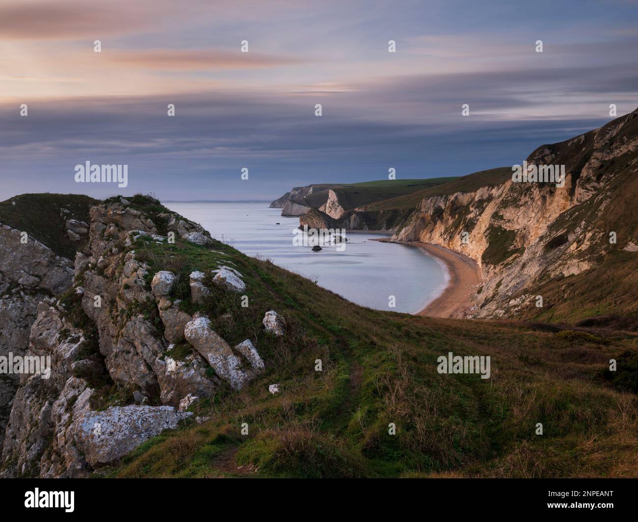 Vue sur la baie de St Oswald depuis Dungy Head à Dorset. Banque D'Images