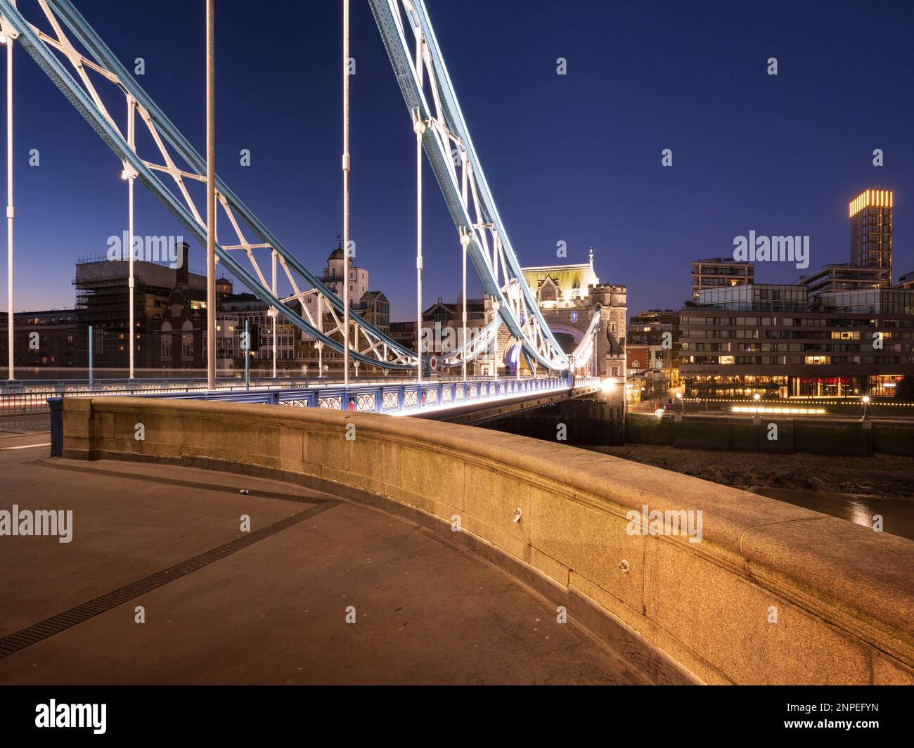 Détail de Tower Bridge la nuit. Banque D'Images