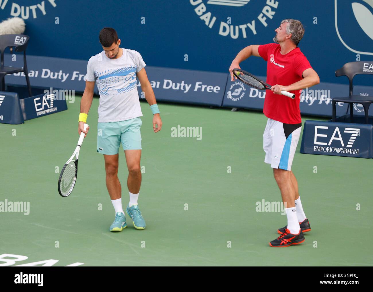 Dubaï, Émirats arabes Unis, 26th février 2023. Le joueur serbe de tennis Novak Djokovic et son entraîneur Goran Ivanisevic, tournoi des Championnats de tennis duty Free de Dubaï au Stade de tennis duty Free de Dubaï, le dimanche 26 février 2023. © Juergen Hasenkopf / Alamy Live News Banque D'Images