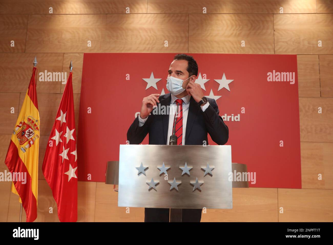 The Vice-President of the Community of Madrid, Ignacio Aguado, reports on the agreements adopted at the meeting of the Governing Council of the Community of Madrid, at the Real Casa de Correos, Madrid (Spain), on 23 September 2020. . 23 SEPTEMBER 2020;PANDEMIC;MEASURES MADRID;COVID-19;CORONAVIRUS EUROPA PRESS/M.FERNÁNDEZ. POOL 09/23/2020 (Europa Press via AP) Banque D'Images