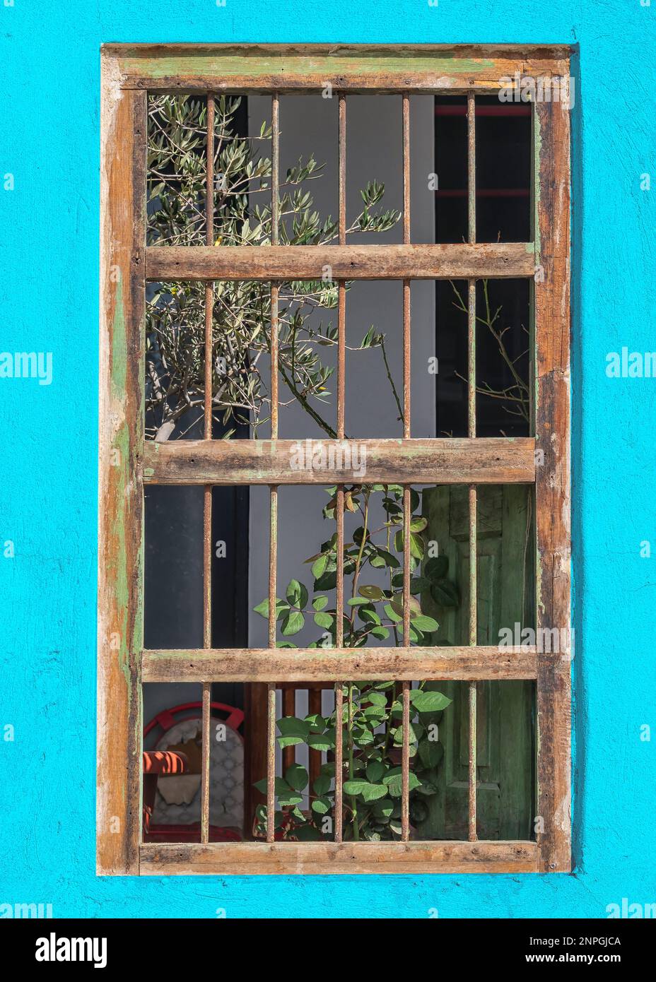 Fenêtre antique - mur bleu Banque D'Images