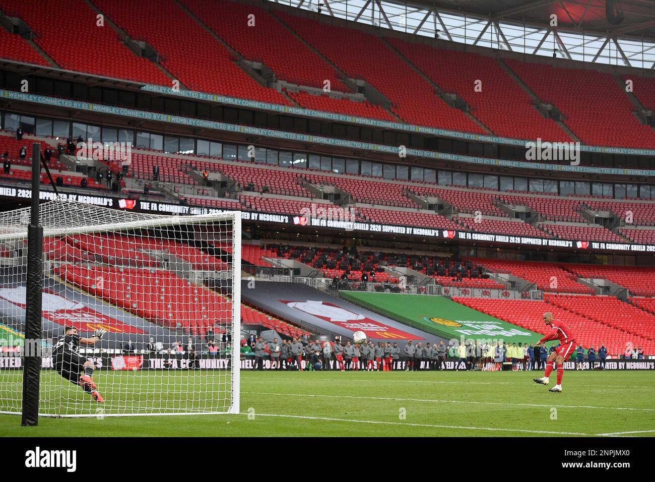 Liverpool's Fabinho shoots to score during a penalty shootout at the end of the English FA Community Shield soccer match between Arsenal and Liverpool at Wembley stadium in London, Saturday, Aug. 29, 2020. (Justin Tallis/Pool via AP) Banque D'Images