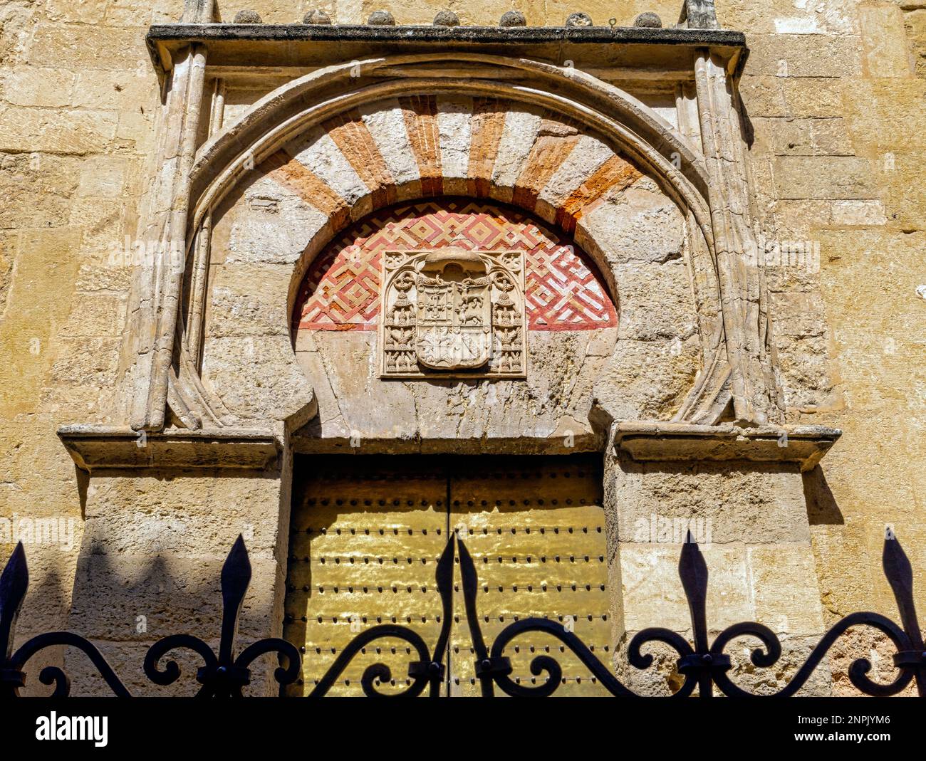 Puerta de San Miguel, ou St. Porte de Michael dans le mur ouest de la Mezquita, la mosquée, Calle Torrijos. Cordoue, province de Cordoue, Andalousie, Sud S. Banque D'Images