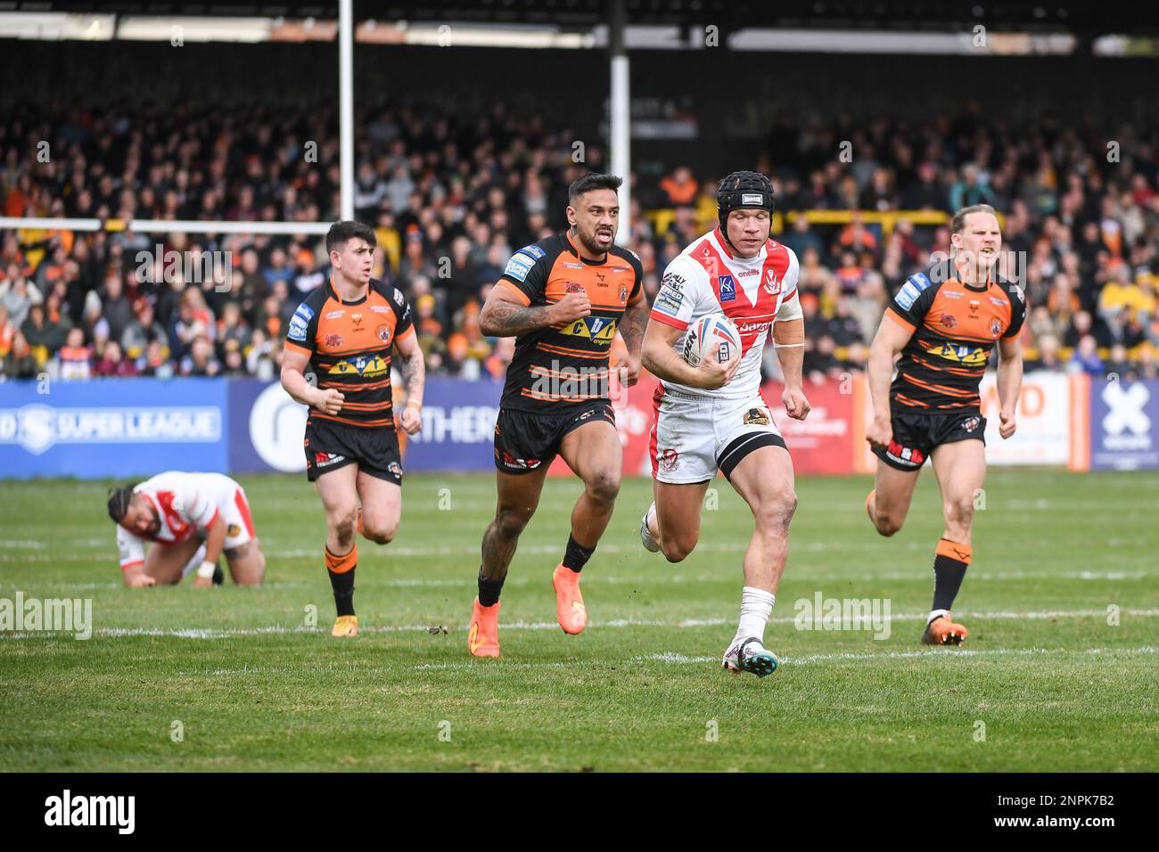 Castleford, Angleterre -26th février 2023 - Jonny Lomax de St Helens fait une pause. Rugby League Betfred Super League Round Two, Castleford Tigers vs St. Helens au stade Mend-A-Hose, Castleford, Royaume-Uni Banque D'Images