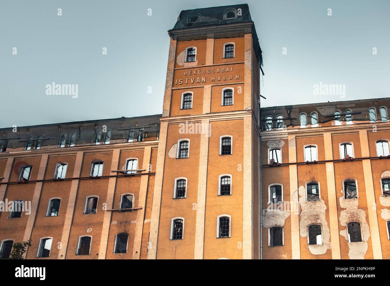 L'un des bâtiments emblématiques de Békéscsaba est le moulin d'István, qui a brûlé en 2019 Banque D'Images
