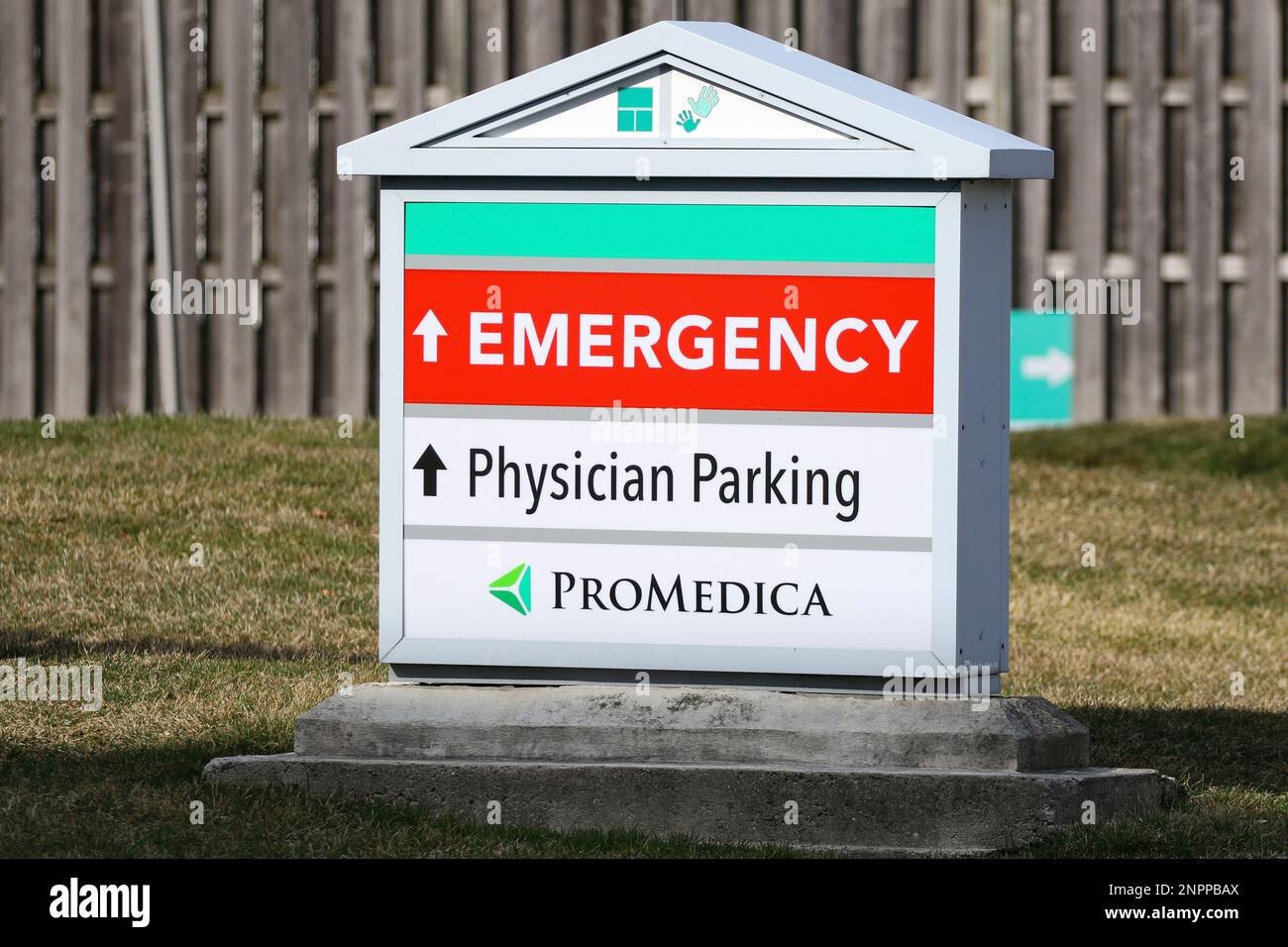 TOLEDO, OH - MARCH 26: A general view of emergency entrance signage for ProMedica Toledo Hospital is seen during the stay-at-home order issued by Ohio Gov. Mike DeWine during the coronavirus COVID-19 outbreak on March 26, 2020 in Toledo, Ohio. (Photo by Scott W. Grau/Icon Sportswire) (Icon Sportswire via AP Images) Banque D'Images
