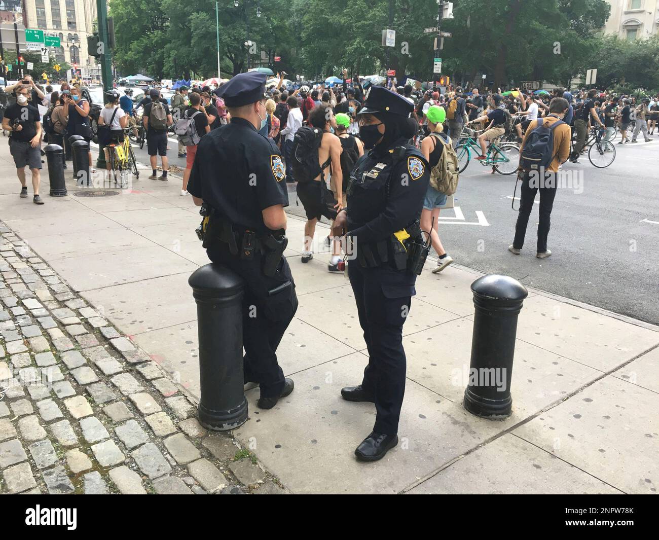 Photo by: zz/STRF/STAR MAX/IPx 2020 6/30/20 Demonstrators protesting ...