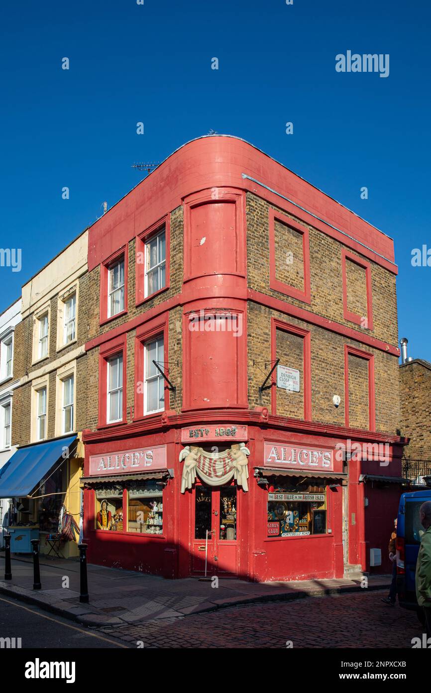 Le magasin d'époque d'Alice contre le ciel bleu clair sur Portobello Road, Notting Hill, Londres Banque D'Images