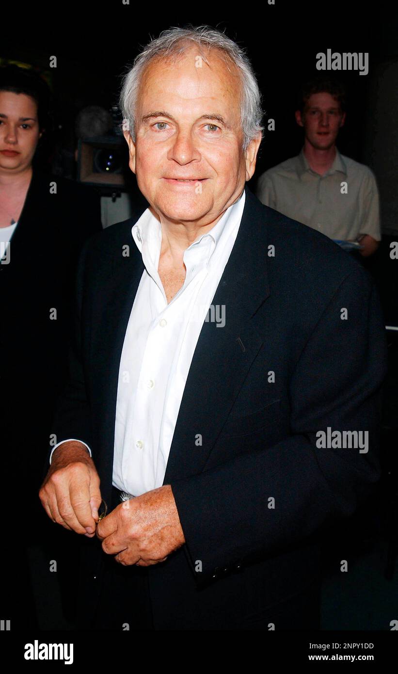 Photo by: Walter Weissman/STAR MAX/IPx 2020 6/19/20 Actor Ian Holm, who played Bilbo Baggins in "The Lord of The Rings" has passed away at age 88. STAR MAX File Photo: 6/10/02 Ian Holm, at the premiere of "The Emperor's New Clothes". (NYC) Banque D'Images