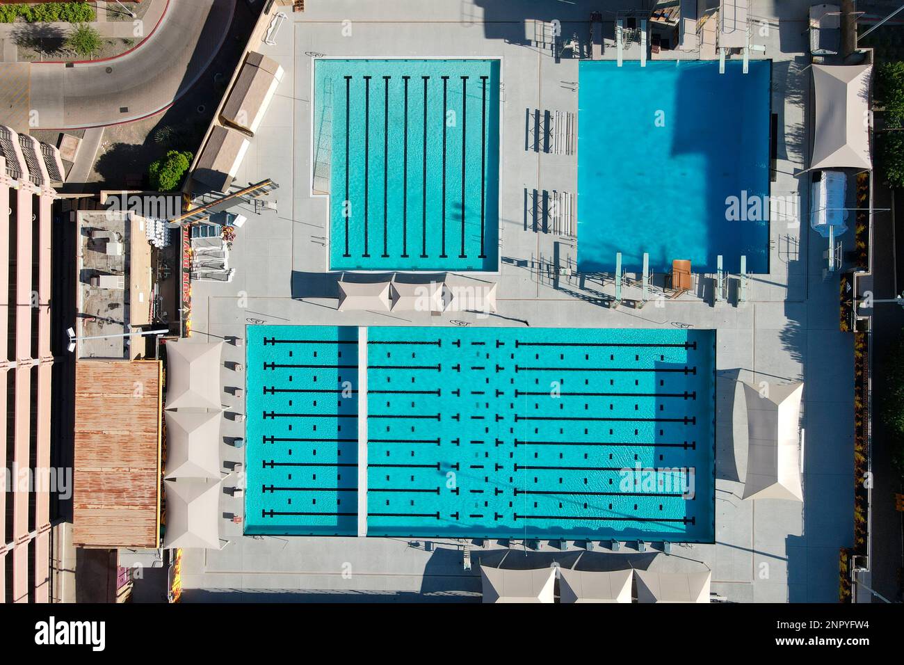 The Mona Plummer Aquatic Center on the campus of Arizona State University, Sunday, June 7, 2020, in Tempe, Ariz. Opened in July, 1981, the plant consists of three pools- an Olympic-size, 50 meter by 25 yards, seven-foot deep competition pool with a movable bulkhead; a 25-yard, 18-foot diving well; and a 25-yard eight-lane warm-up pool.(Kirby Lee via AP) Banque D'Images