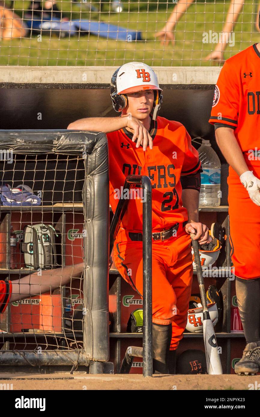 Huntington Beach Oilers Jake Vogel (27) in the dugout during a High School baseball game on February 26, 2020 in Studio City, California. (Terry Jack/Four Seam Images via AP) Banque D'Images