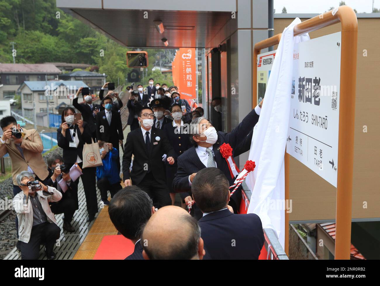 An opening ceremony of Shin-Taro station of in Sanriku Railway Rias Line is held in Miyako, Iwate Prefecture on May 18, 2020. The area was badly damaged by the tsunami that was triggered by the earthquake in 2011. ( The Yomiuri Shimbun via AP Images ) Banque D'Images