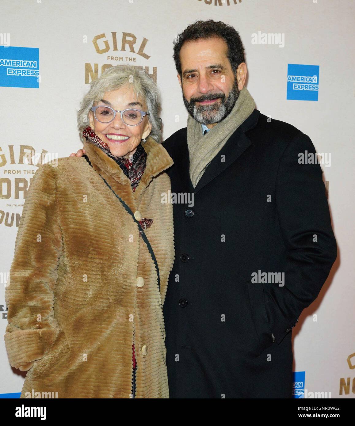 May 12th 2020 - Tony Shalhoub and his wife Brooke Adams have recovered from the coronavirus. - File Photo by: zz/John Nacion/STAR MAX/IPx 2020 3/5/20 Tony Shalhoub and his wife Brooke Adams at the Broadway opening night of "Girl From The North Country" held on March 5, 2020 at the Belasco Theatre in New York City. (NYC) Banque D'Images
