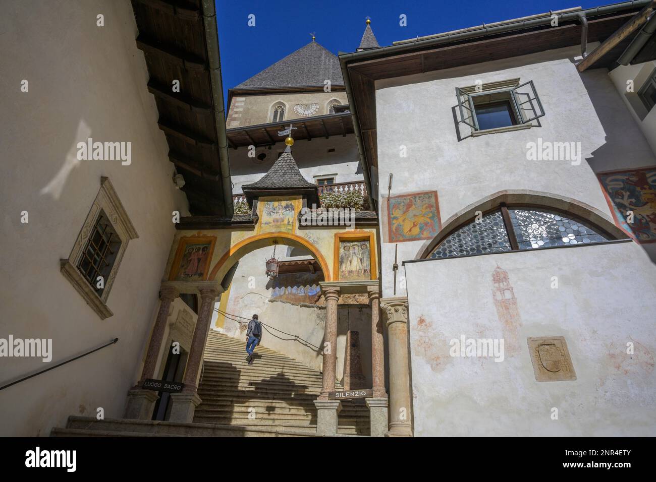 Hermitage et lieu de pèlerinage, San Romedio, Romeno, Trentin, Italie Banque D'Images