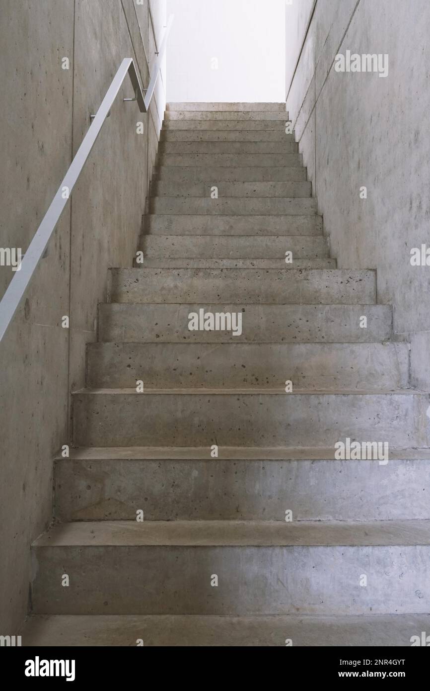 Vide escalier en béton de ciment ou d'escaliers, l'architecture contemporaine moderne ou façon up concept Banque D'Images