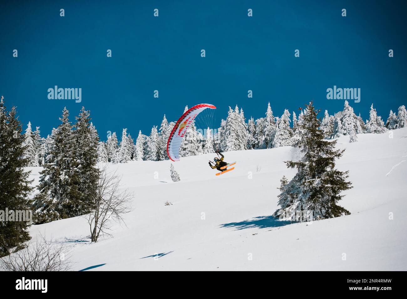 FPV drone pilot Tom 'Tomz' Panaiva joined with speed rider Valentin Delluc  in the French Alps at the popular winter resort Morzine. Speedriding mixes  freeskiing and paragliding with 27-year-old Delluc embracing the