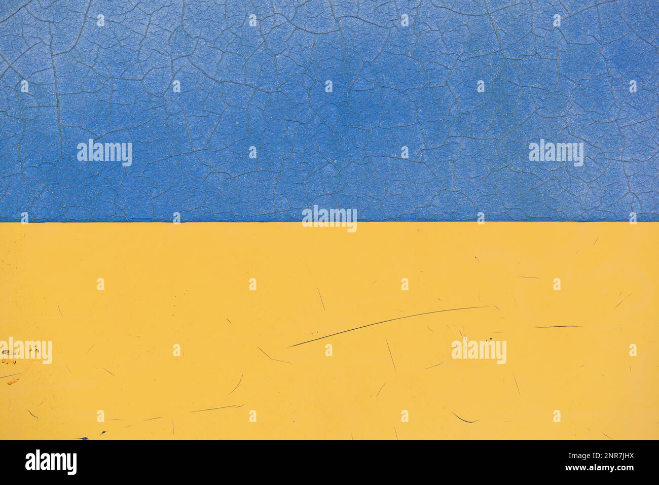 Drapeau ukrainien à la texture craquelée. Arrière-plan bleu et jaune. Banque D'Images