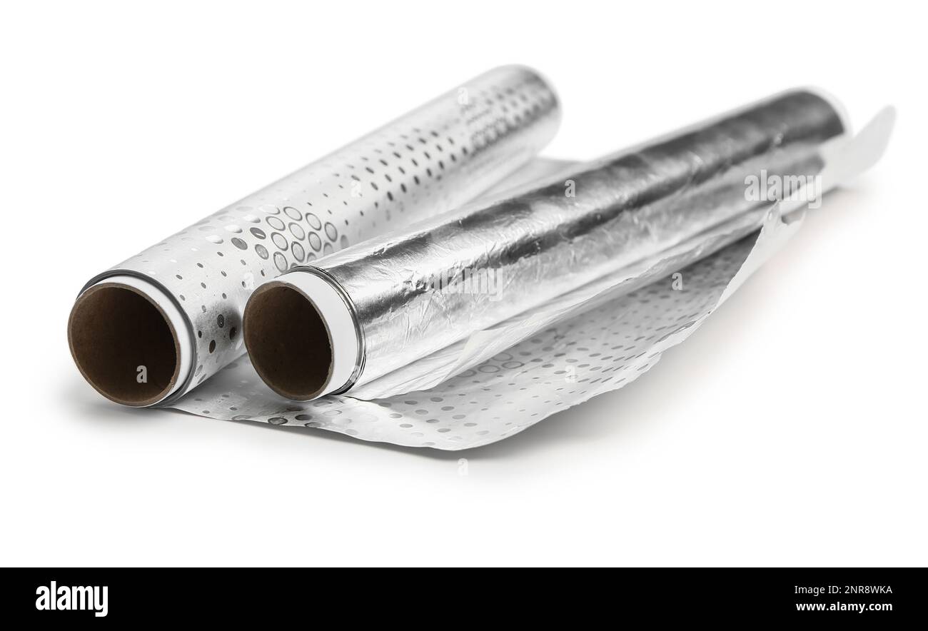 Rouleaux de papier d'aluminium sur fond blanc Banque D'Images