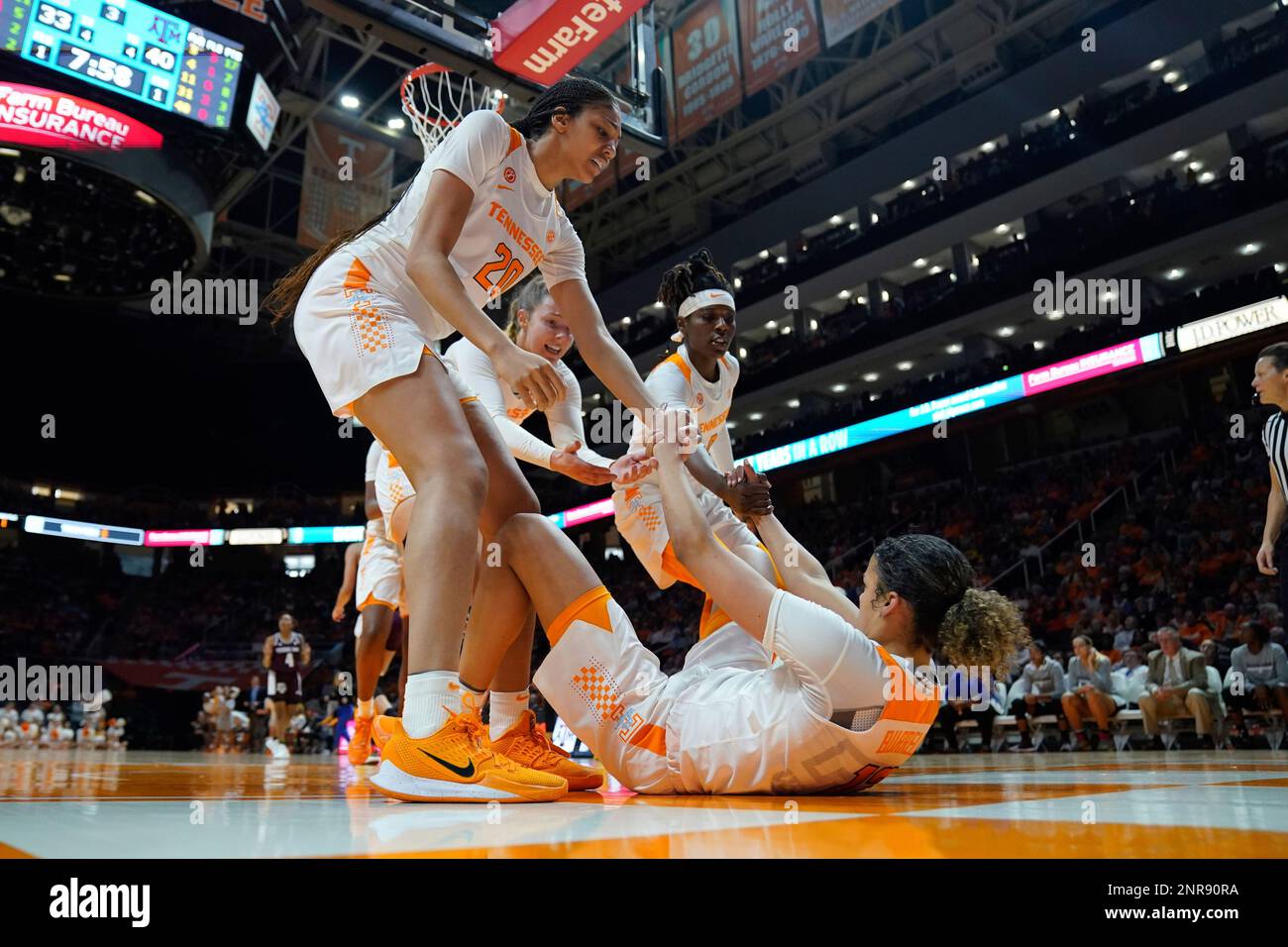 February 16, 2020: Rae Burrell #12 of the Tennessee Lady Vols is helped to her feet by Tamari Key #20 of the Tennessee Lady Vols and teammates during the NCAA basketball game between the University of Tennessee Lady Volunteers and the Texas A&M University Aggies at Thompson Boling Arena in Knoxville TN Tim Gangloff/CSM(Credit Image: © Tim Gangloff/CSM via ZUMA Wire) (Cal Sport Media via AP Images) Banque D'Images