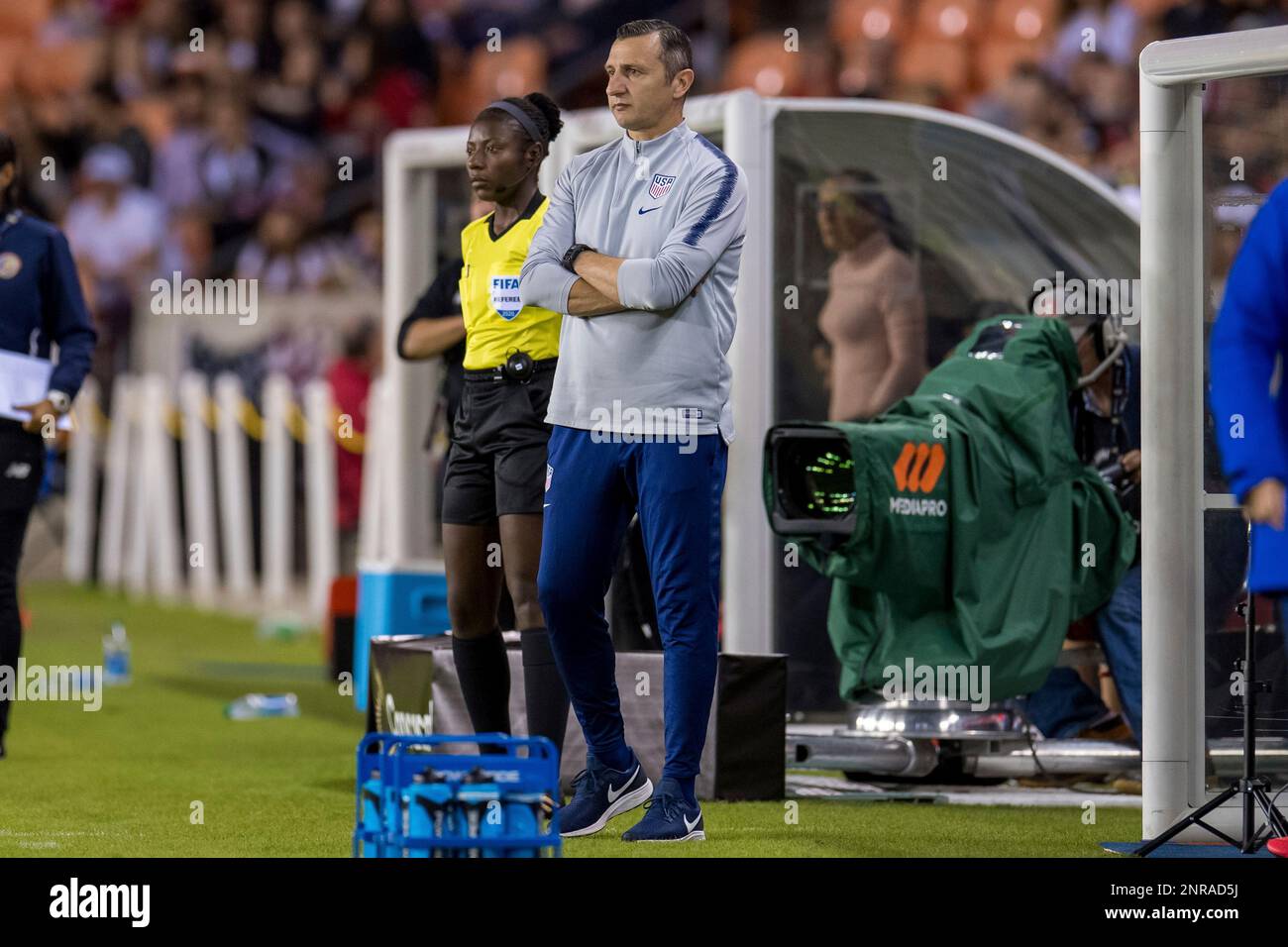 February 3, 2020: United States head coach Vlatko Andonovski watches during the 2nd half of a CONCACAF Olympic Qualifying soccer match between Costa Rica and the United States of America at BBVA Stadium in Houston, TX. The United States won the game 6 to 0...Trask Smith/CSM(Credit Image: © Trask Smith/CSM via ZUMA Wire) (Cal Sport Media via AP Images) Banque D'Images