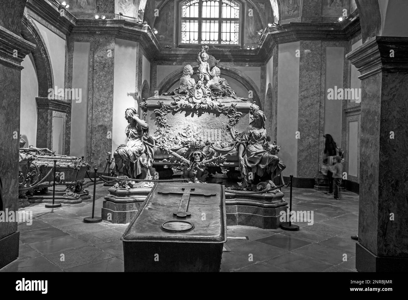 VIENNE, AUTRICHE - 26 avril 2015 : crypte des rois Habsburger à Vienne, Autriche. Les os de 145 royalties des Habsbourg, plus les urnes contenant les coeurs Banque D'Images