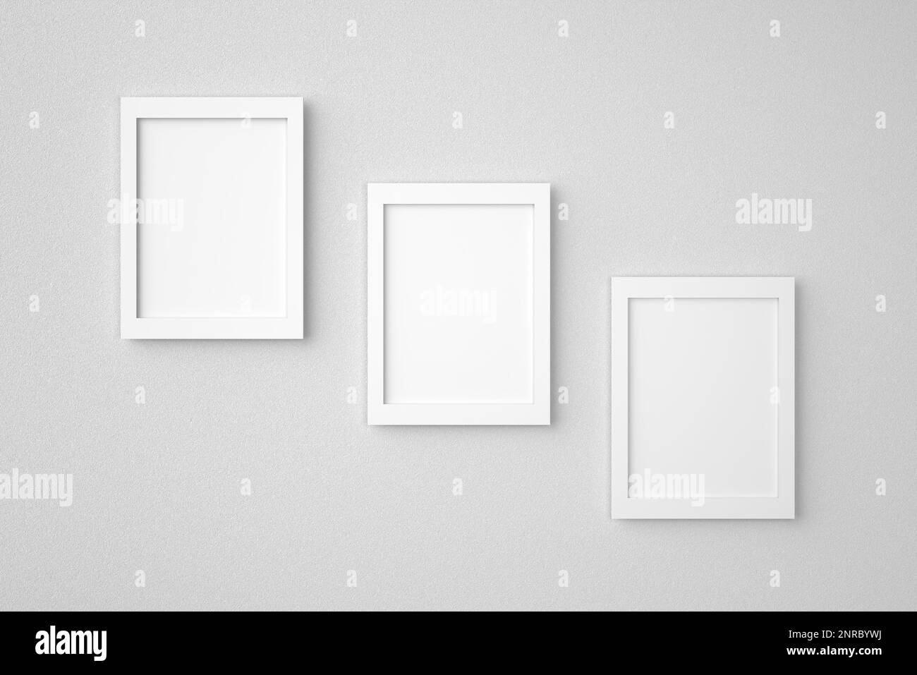 Trois cadres d'image rectangulaires vierges ou vides suspendus sur un mur blanc. Image d'arrière-plan de maquette. 3D rendu. Banque D'Images