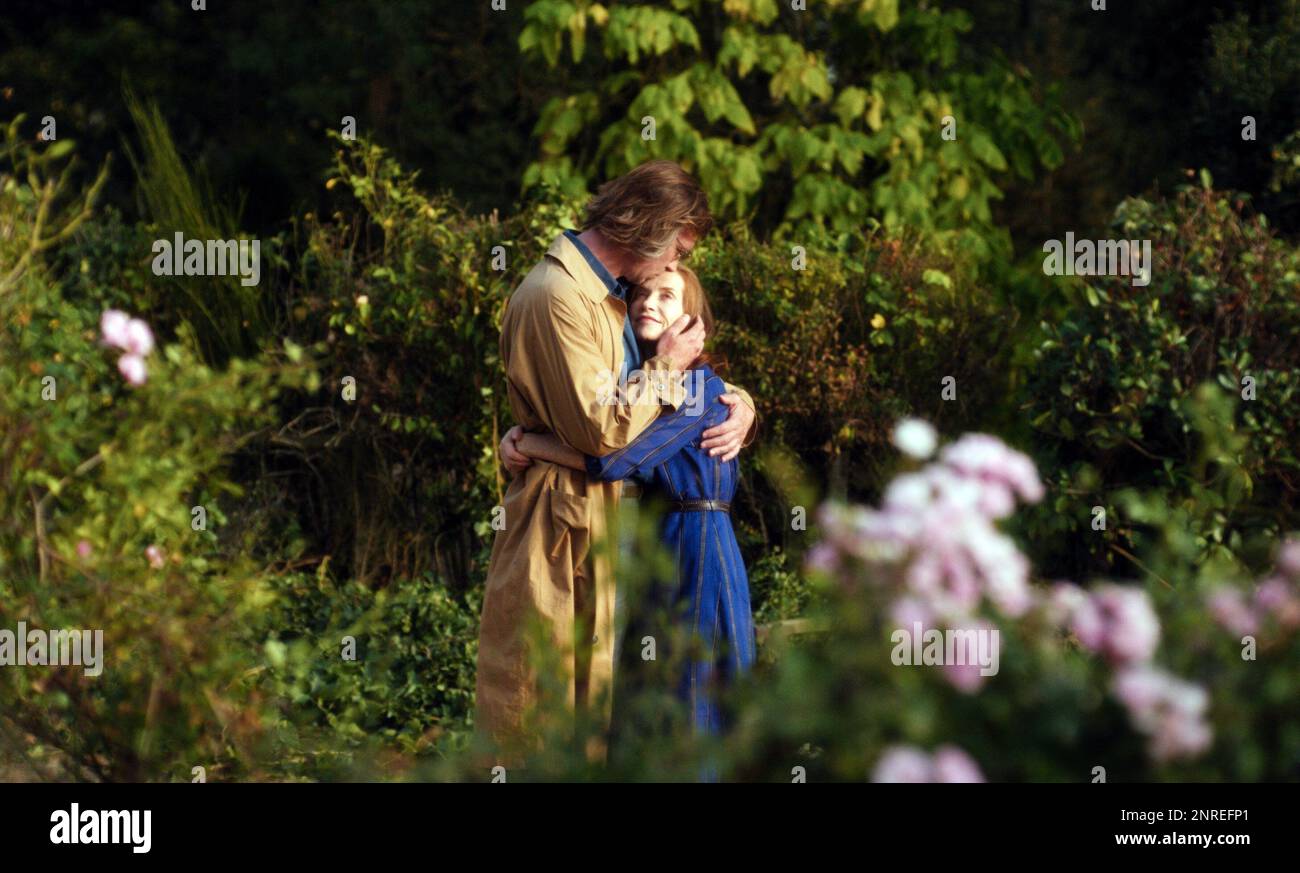 ISABELLE HUPPERT ET EIDINGER. LARS in ABOUT JOAN (2022) -titre original: A PROPOS DE JOAN-, réalisé par LAURENT LARIVIERE. Crédit : films / Album en cadeau Banque D'Images