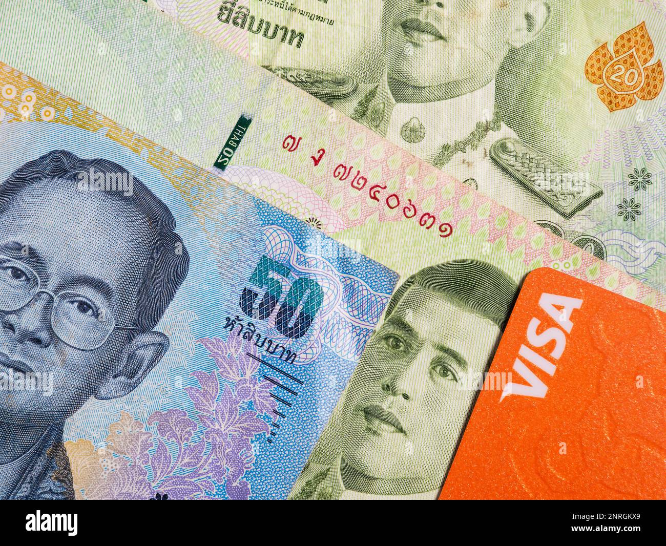 d-tail-macro-avec-un-billet-de-banque-tha-landais-de-50-baht-et-un-visa