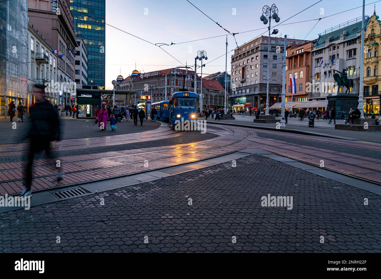 Trams à Zagreb, Croatie Banque D'Images