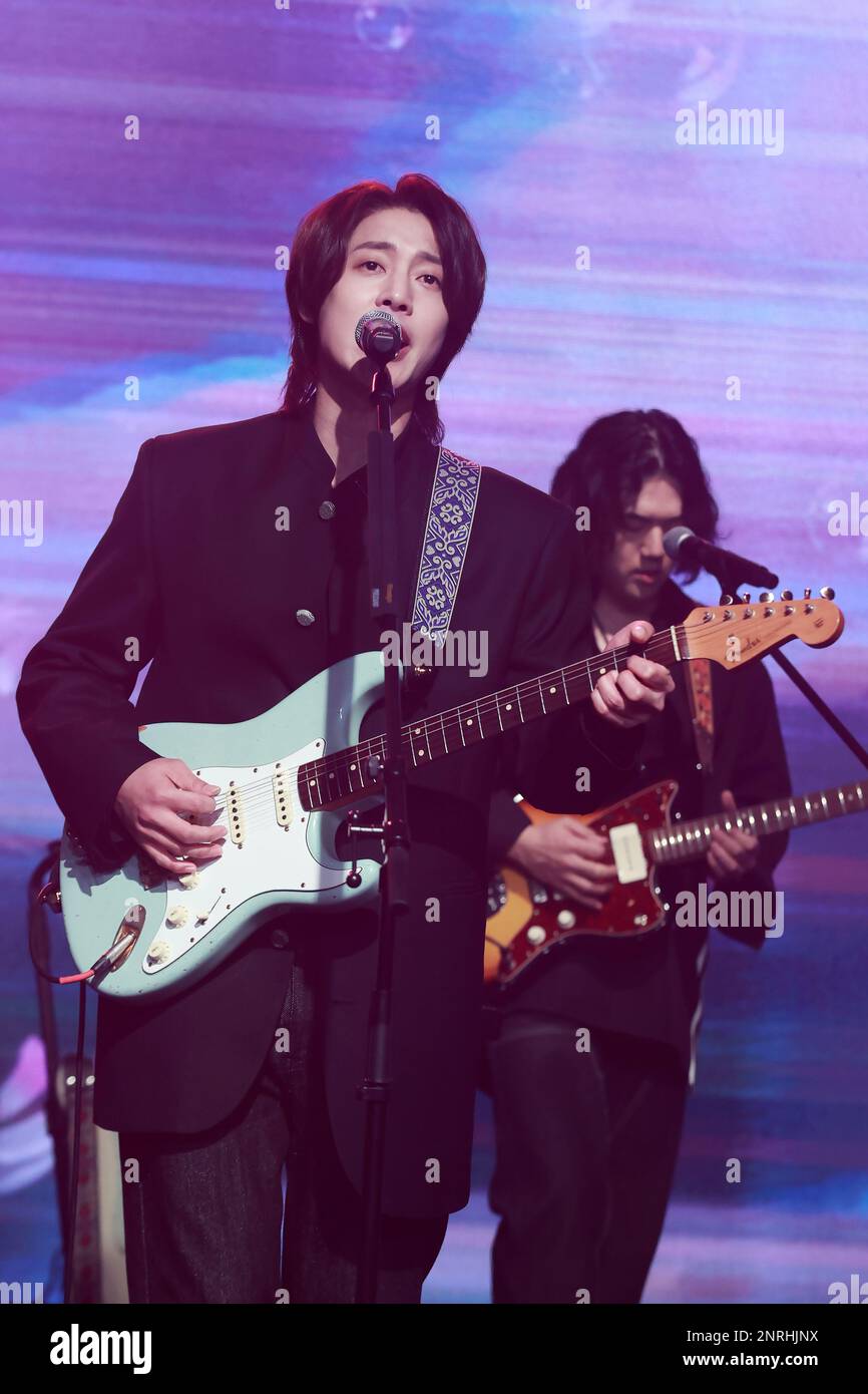 27th févr. 2023. Le chanteur sud-coréen Kim Hyun-joong le chanteur sud-coréen Kim Hyun-joong se produit lors d'une présentation de son troisième album « My Sun » à Séoul le 27 février 2023. Crédit : Yonhap/Newcom/Alay Live News Banque D'Images