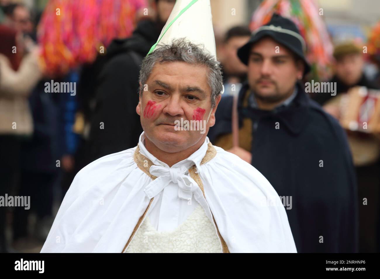Masque de Martino - Rite du cerf de Castelnuovo al Volturno - défilés au carnaval européen des masques zoomorphes à Isernia le 2/25/2023 Banque D'Images