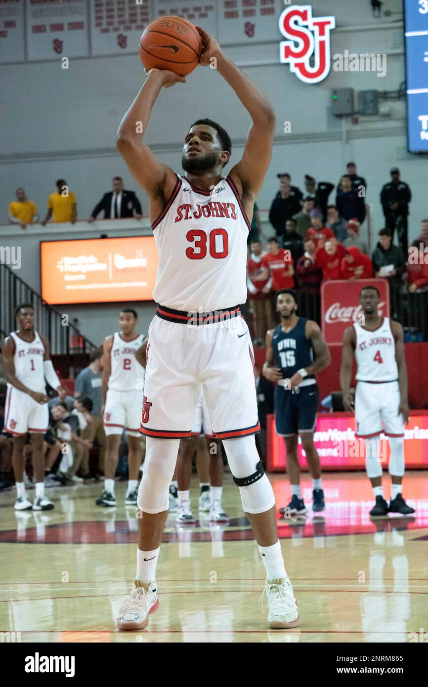 QUEENS, NY - NOVEMBER 12: St. John's Red Storm Guard / Forward LJ Figueroa (30) shoots a technical foul during the second half of the game between the New Hampshite Wildcats and the St. John's Red Storm on November 12, 2019, at Carnesecca Arena in Queens, NY. (Photo by Gregory Fisher/Icon Sportswire) (Icon Sportswire via AP Images) Banque D'Images