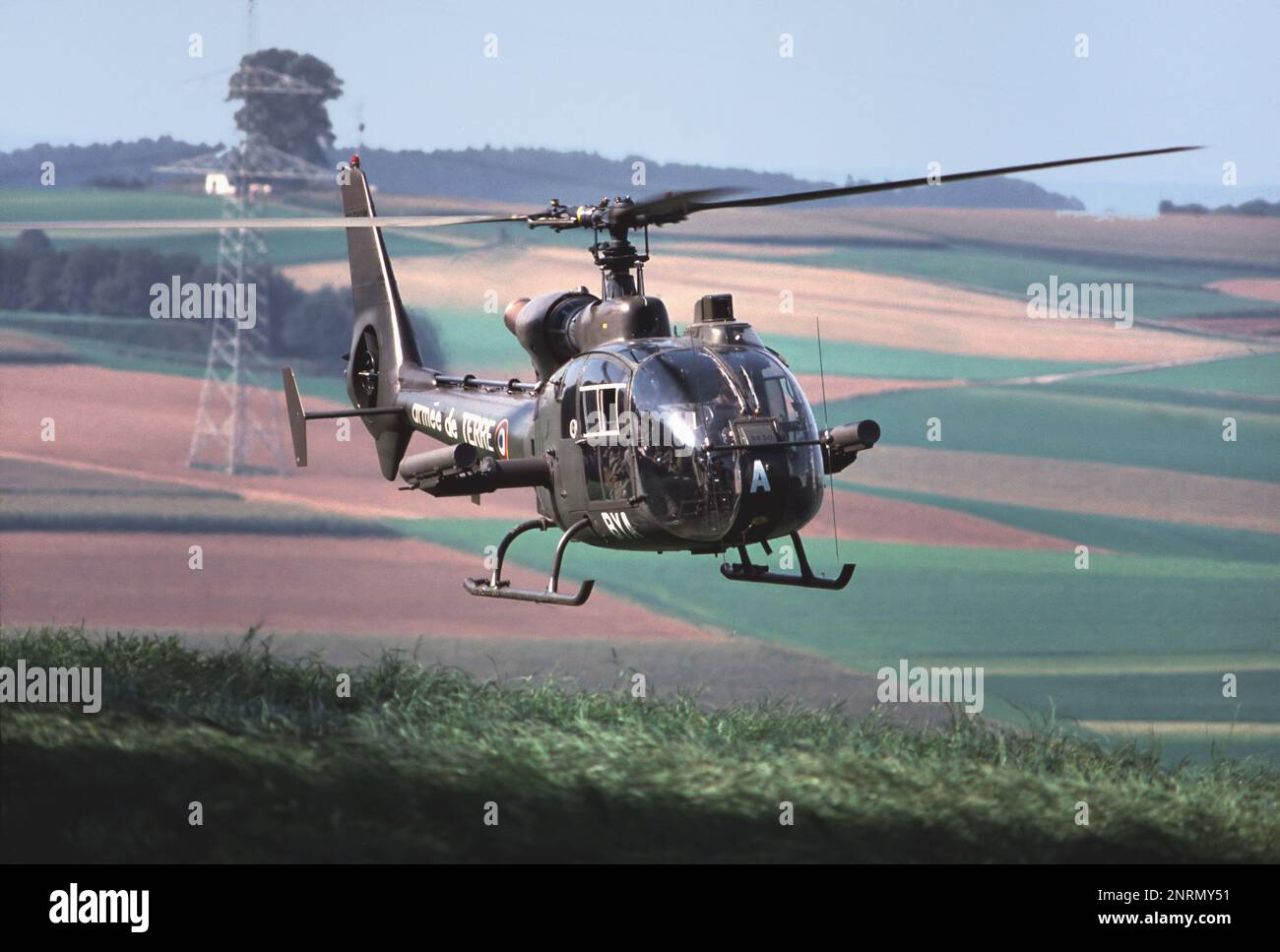 - Exercices militaires européens, hélicoptère français léger de combat sa 342 Gazelle - Esercitazioni militari europee, elicottero leggero francese da chetimento sa 342 Gazelle Banque D'Images