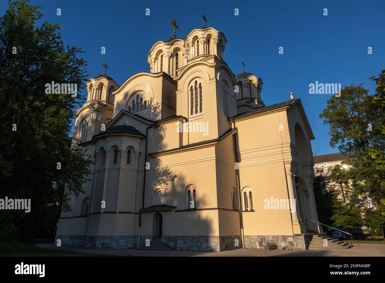 Église Saints Cyril et Methodius dans la ville de Ljubljana, Slovénie. Église orthodoxe orientale de 1936, architecture néo-byzantine (serbo-byzantine). Banque D'Images