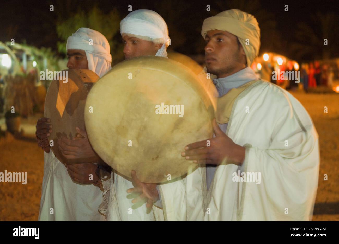 Tunisie.Douz.folklore traditionnel. Musiciens Banque D'Images