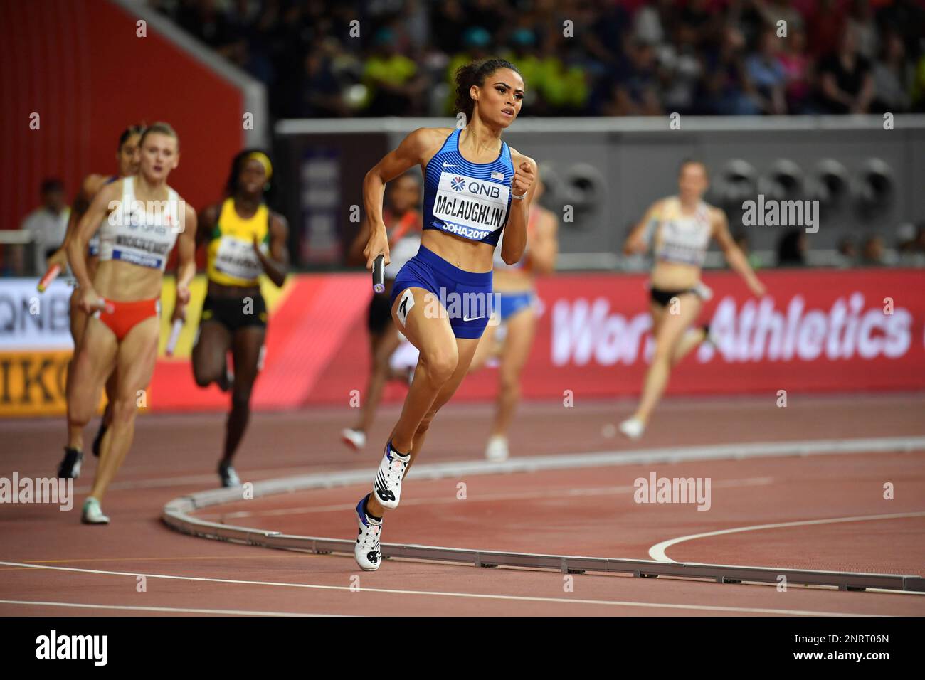 Sydney McLaughlin runs the second leg on the United States women's 4 x 400m relay that won in 3:18.92 during the IAAF World Athletics Championships, Sunday, Oct.. 6, 2019, in Doha, Qatar. (Jiro Mochizuki/Image of Sport via AP) Banque D'Images