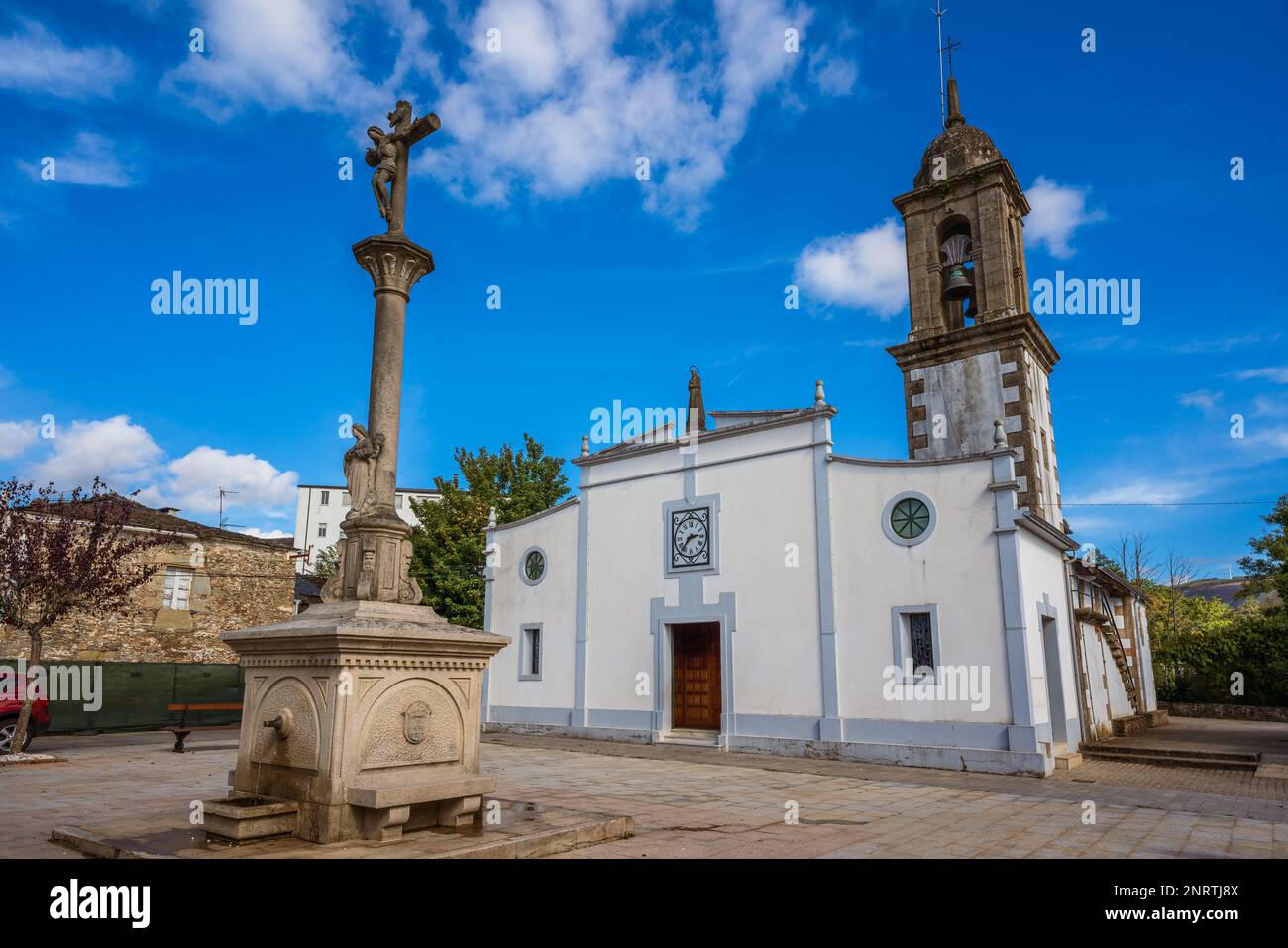 Vue extérieure de l'église Sainte Marie à As Pontes, Galice, Espagne Banque D'Images