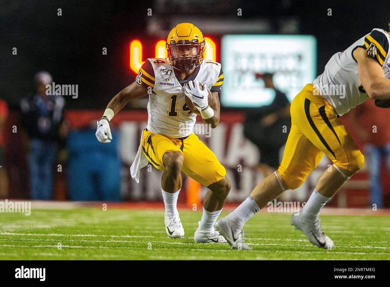 LAFAYETTE, LA - OCTOBER 09: Appalachian State Mountaineers wide receiver Malik Williams (14) catches a pass during a game between the Appalachian State Mountaineers and the Louisiana-Lafayette Ragin Cajuns at Cajun Field in Lafayette Louisiana on October 9, 2019. (Photo by John Korduner/Icon Sportswire) (Icon Sportswire via AP Images) Banque D'Images