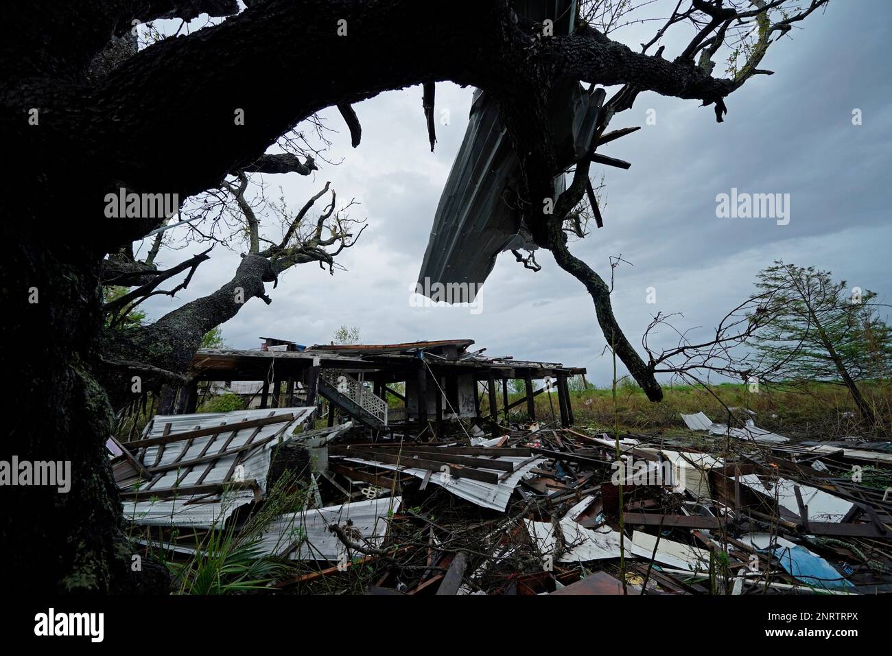 FILE - Storm clouds from Tropical Storm Nicholas are visible behind homes of the Native American community of Isle de Jean Charles, La., which were destroyed by Hurricane Ida, Sept. 14, 2021. A new study says that back-to-back hurricanes that hit the same general place in the United States seem to be happening more often. (AP Photo/Gerald Herbert, File) Banque D'Images