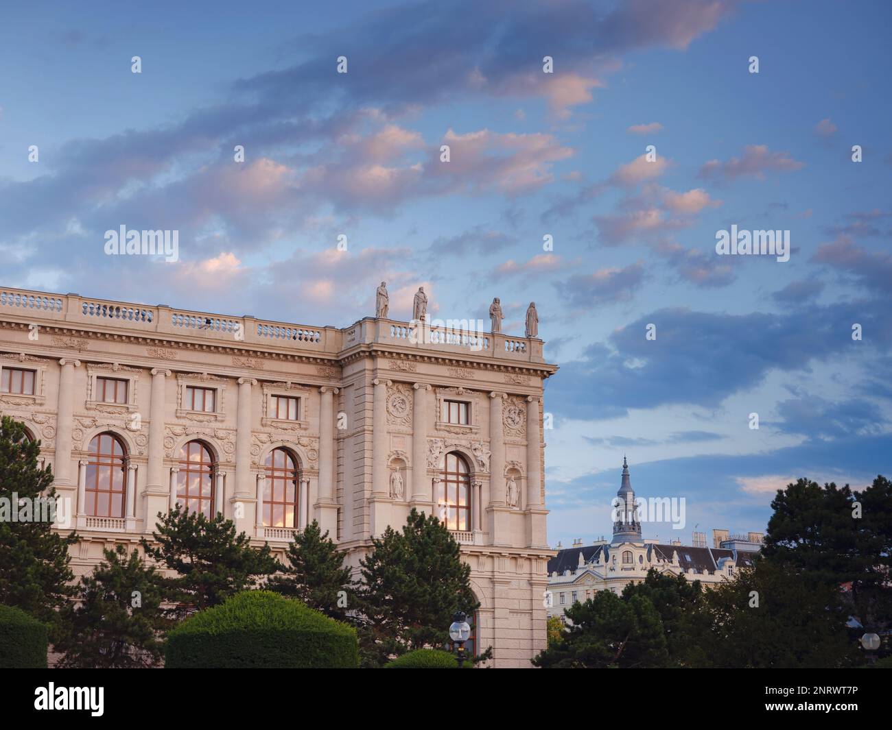 Musée d'Histoire de l'Art ou Musée Kunsthorisches à Vienne. Musée de la place Maria Theresa. Les deux bâtiments du musée ont été construits dans le style néo-Renaissance par l'architecte allemand Gottfried Semper. Banque D'Images