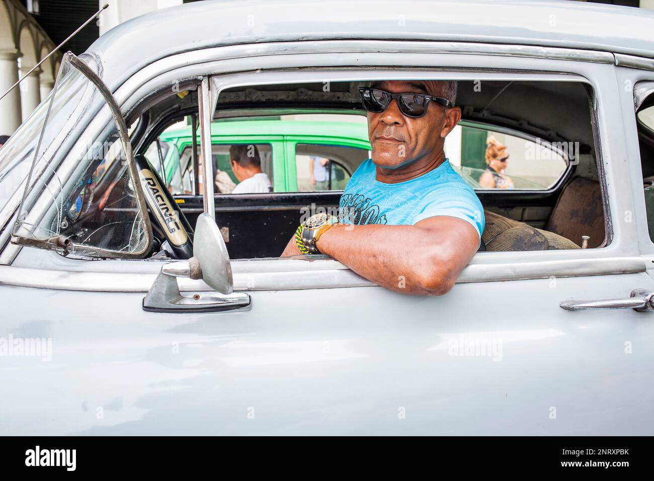 Taxi, chauffeur, scène de rue dans la Vieille Havane, Habana Vieja, La Habana, Cuba Banque D'Images