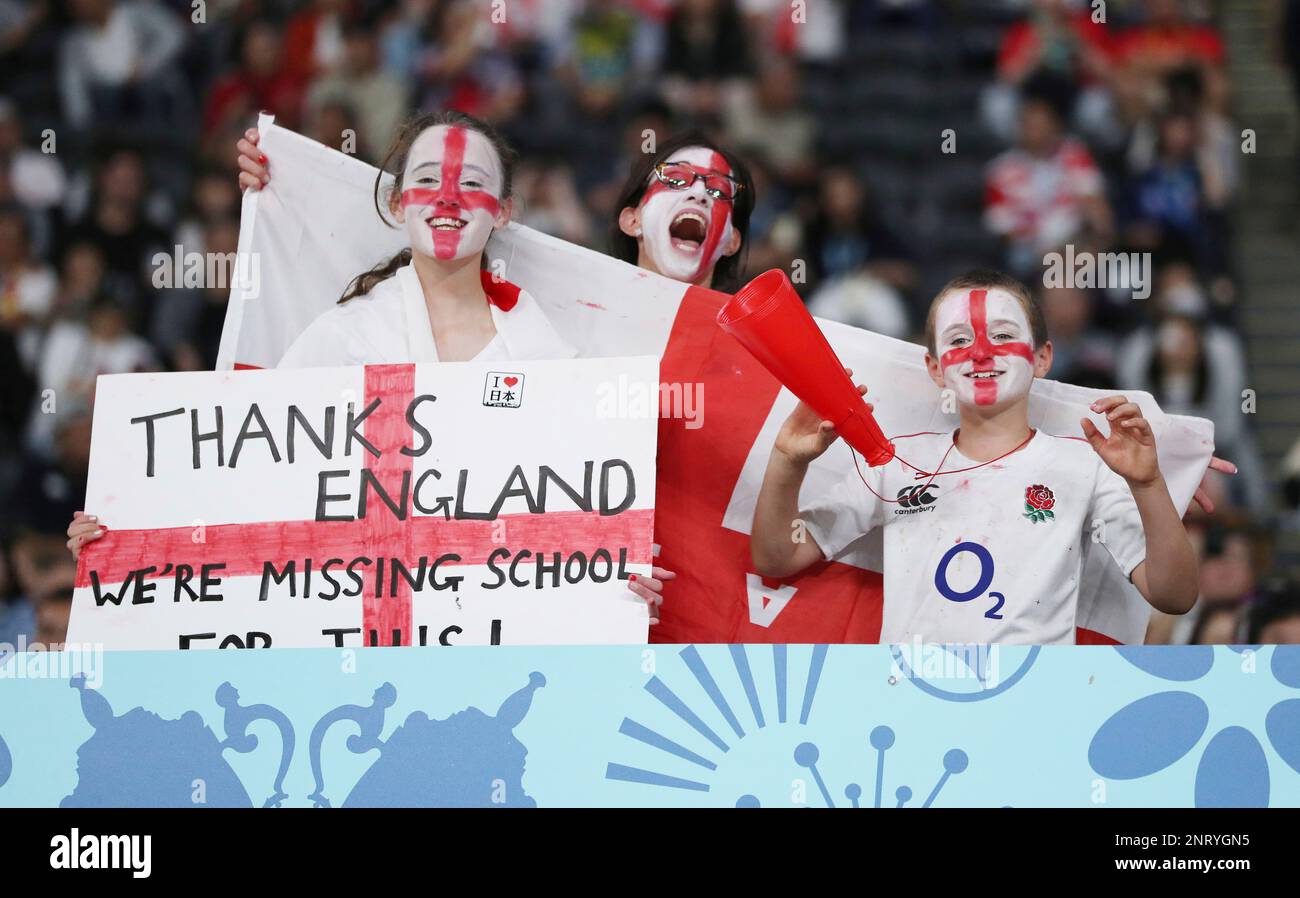 Supporters of England get excited during the Pool C match in the 2019 Rugby World Cup Japan against Tonga at Sapporo Dome in Sapporo City, Hokkaido Prefecture on September 22, 2019. ( The Yomiuri Shimbun via AP Images ) Banque D'Images