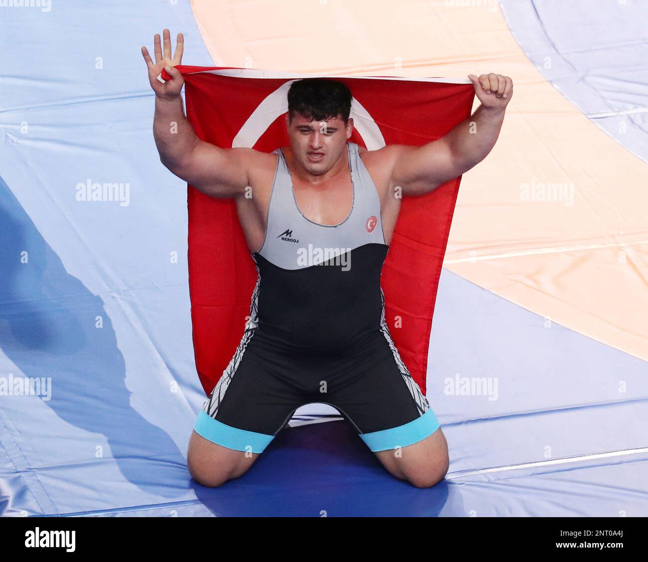 Riza KAYAALP of Turkey reacts after winning the final match of Greco-Roman 130kg in 2019 Senior Wrestling World Championships against Tamas LORINCZ of Hungary (blue) at the Barys Arena in Nur-Sultan, Kazakhstan on September 17, 2019. Riza KAYAALP of Turkey won the match to claim gold medal. ( The Yomiuri Shimbun via AP Images ) Banque D'Images