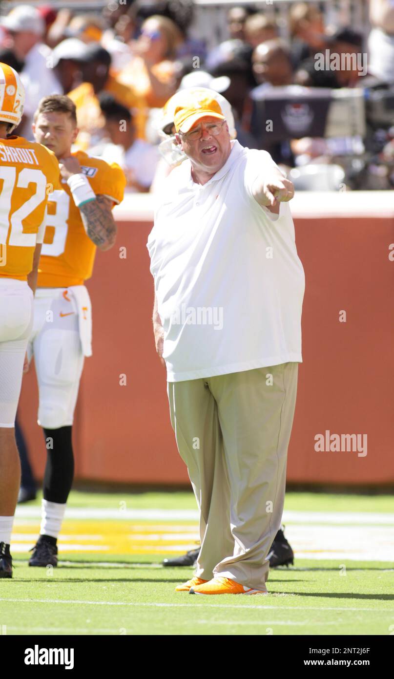 KNOXVILLE, TN - AUGUST 31: Tennessee Volunteers offensive coordinator Jim Cheney prior to a game between the Tennessee Volunteers and Georgia State Panters, August 31, 2019 at Neyland Stadium in Knoxville, Tennessee. (Photo by Matthew Maxey/Icon Sportswire) (Icon Sportswire via AP Images) Banque D'Images