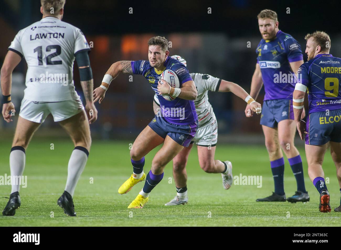 Widnes, Royaume-Uni, le 27 février 2023. Ben Kavanagh de Halifax en course *** pendant le match de championnat Betfred entre Widnes et Halifax Panthers au stade DCBL, Widnes, Royaume-Uni, le 27 février 2023. Photo de Simon Hall. Utilisation éditoriale uniquement, licence requise pour une utilisation commerciale. Aucune utilisation dans les Paris, les jeux ou les publications d'un seul club/ligue/joueur. Crédit : UK Sports pics Ltd/Alay Live News Banque D'Images