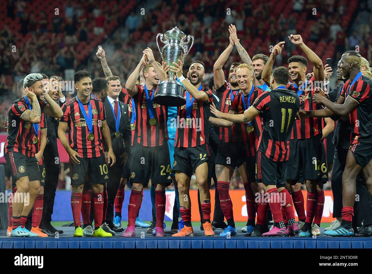 ATLANTA, GA – AUGUST 27: Atlanta United players celebrate after winning the US Open Cup final match between Minnesota United FC and Atlanta United FC on August 27th, 2019 at Mercedes-Benz Stadium in Atlanta, GA. (Photo by Rich von Biberstein/Icon Sportswire) (Icon Sportswire via AP Images) Banque D'Images