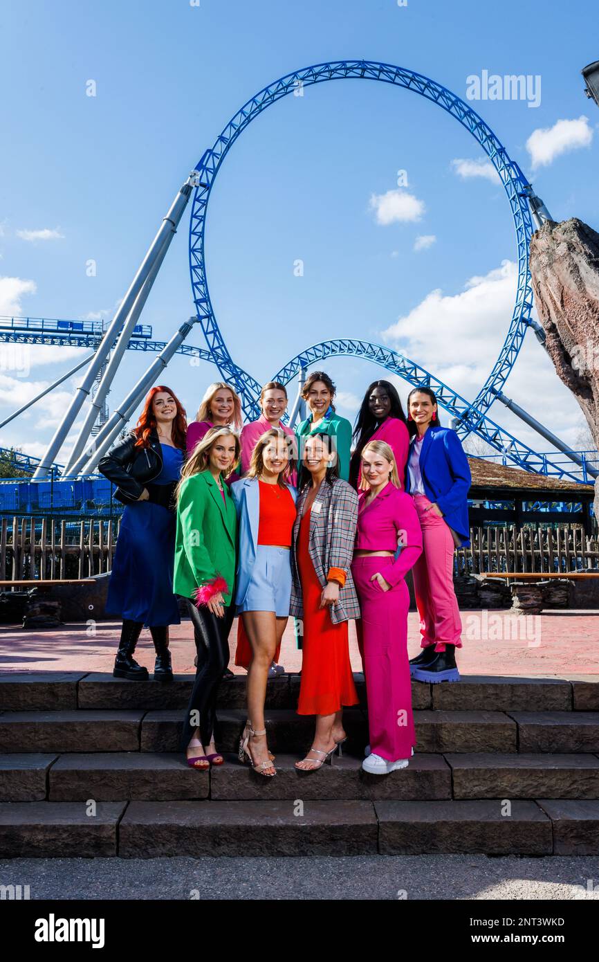 Rouille, Allemagne. 27th févr. 2023. Sandra Friedrichs (rangée arrière, l-r), Catharina Convents, Romy Kölzer, Saskia von Bargen, Audrey Boateng, Chantal Epli, (première rangée, l-r) Kira Geiss, Vanessa Didam, Lena Petrides et Eva Placzek posent lors d'une séance photo des derniers participants du spectacle Miss Allemagne. L'ancien pageant de beauté a eu une nouvelle direction depuis 2020, avec l'accent sur les personnalités des concurrents. Credit: Philipp von Ditfurth/dpa/Alay Live News Banque D'Images