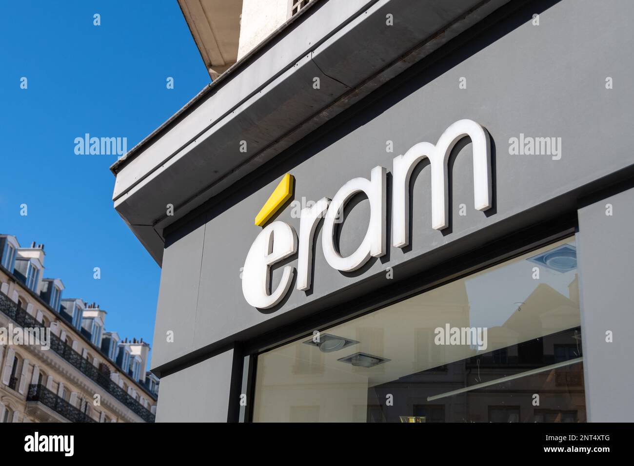 Signe commercial d'une boutique Eram, une société de distribution française spécialisée dans les chaussures et les vêtements Banque D'Images